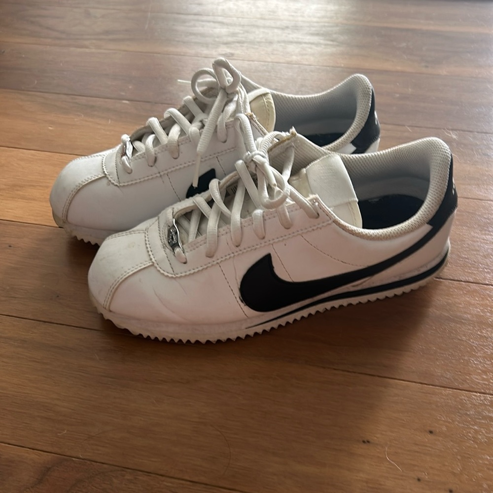 Nike Cortez Big Kids Size 4.5Y!